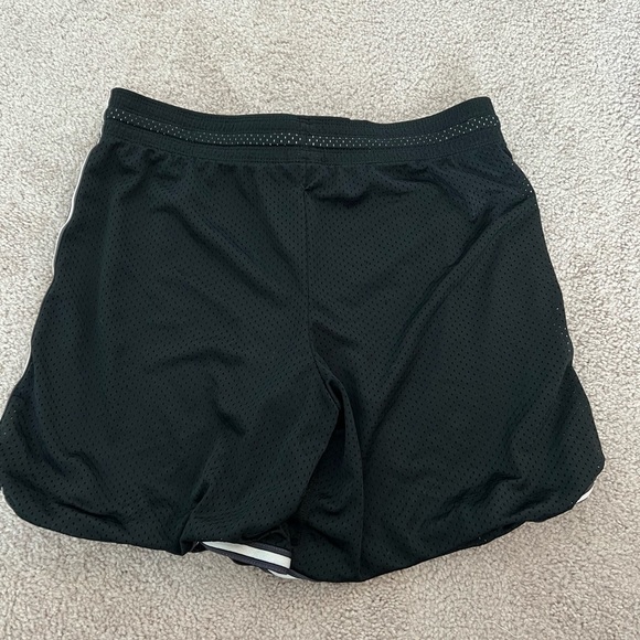 𝅺NIKE Women’s Black Dri-Fit Shorts Size Small - Picture 3 of 4